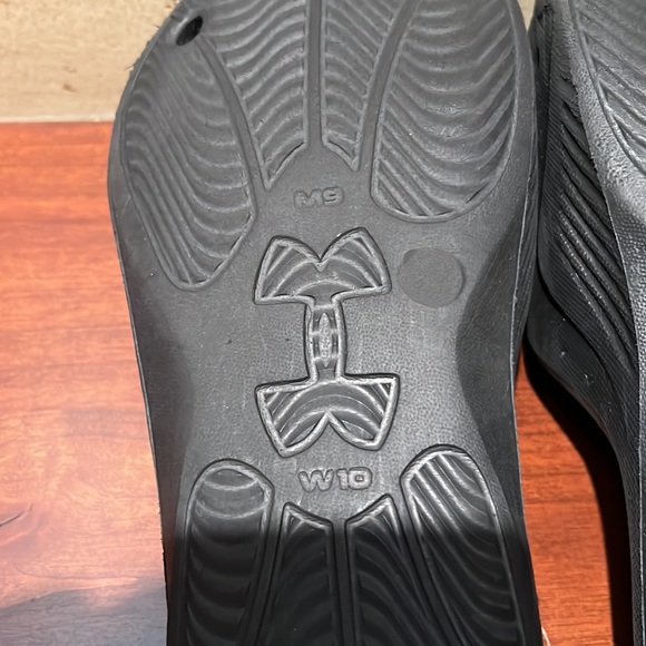 Under Armour Slides - Picture 4 of 5
